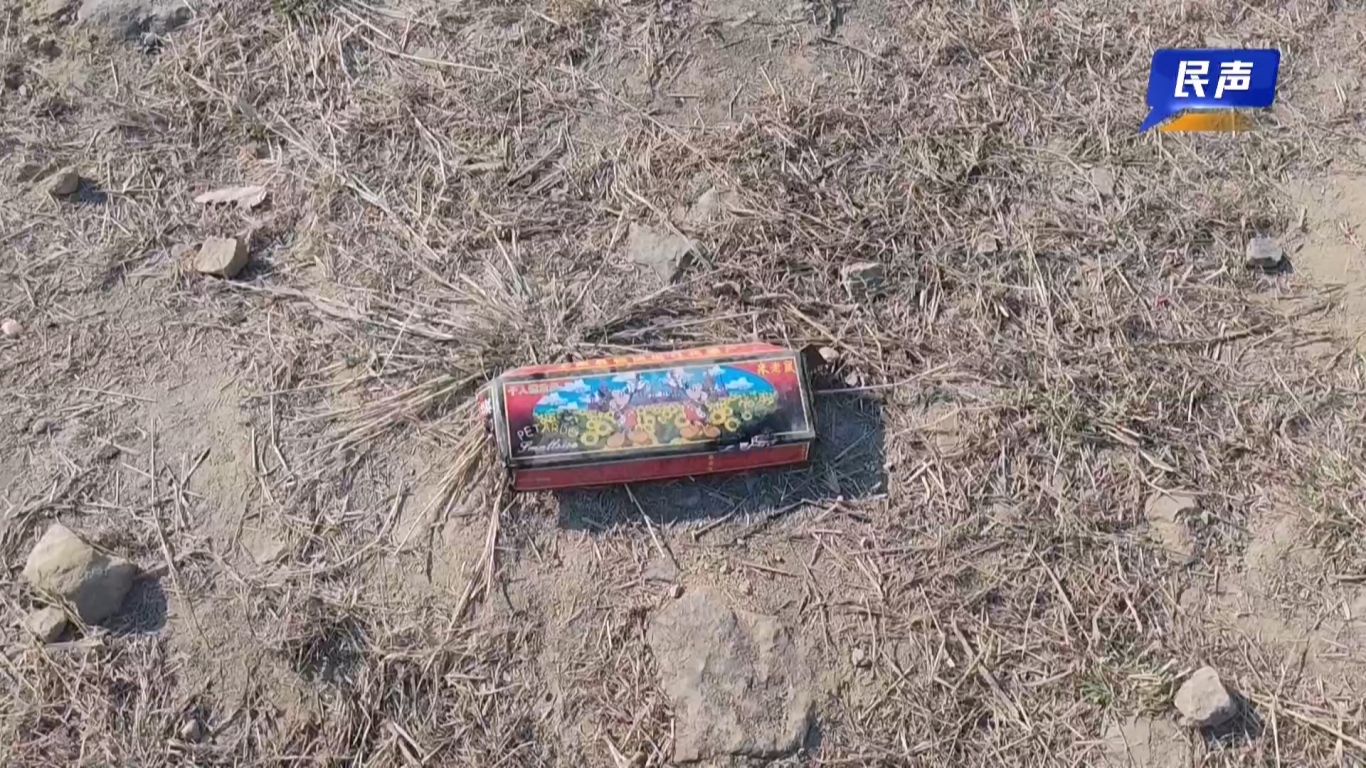 民声 流动售卖烟花爆竹.mp4_20260202_194614.277.jpg