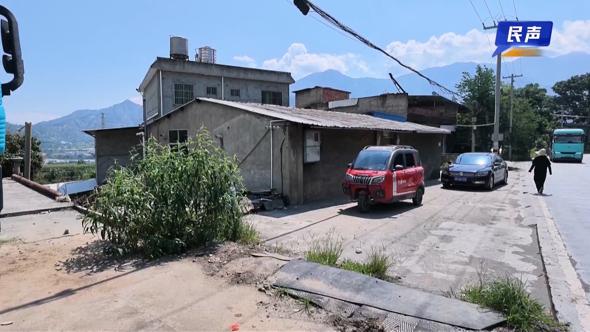 民声 沟渠淤堵水漫路.mp4_20260724_185953.468.jpg
